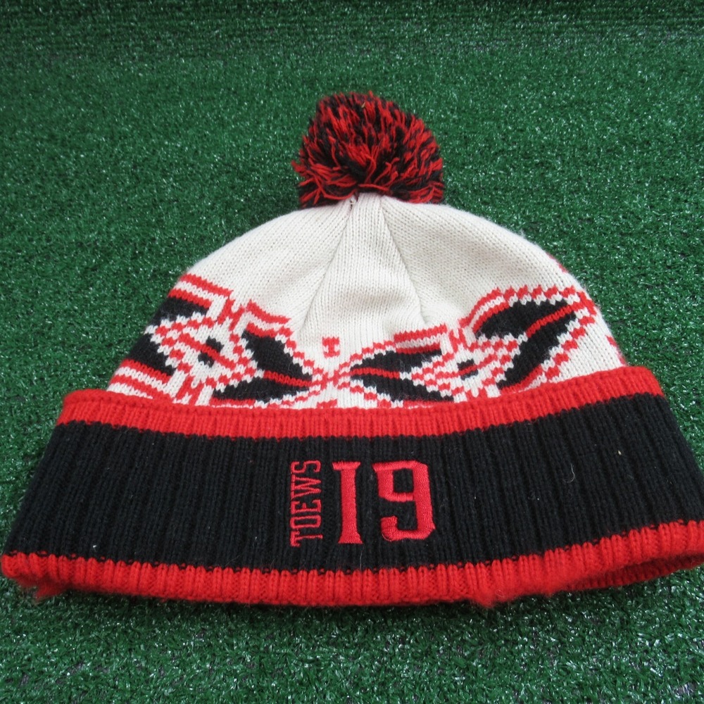 NHL‎ Chicago Blackhawks Jonathan Toews #19 Beanie Winter Hat W/ Pom Multicolored